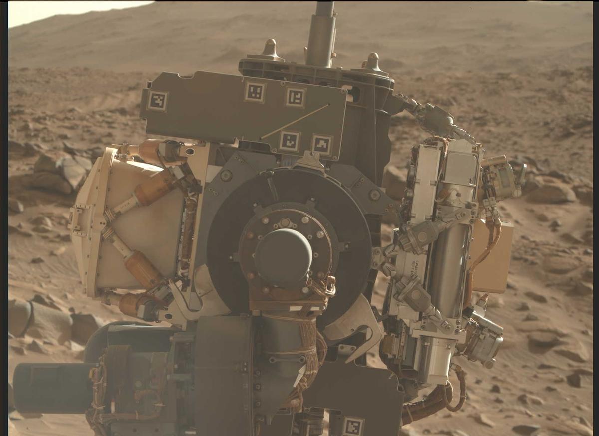 This image was taken by MCZ_RIGHT onboard NASA's Mars rover Perseverance on Sol 1044