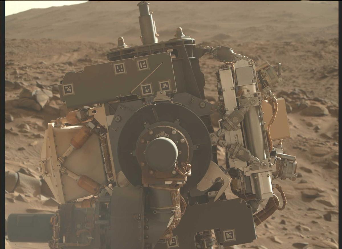 This image was taken by MCZ_RIGHT onboard NASA's Mars rover Perseverance on Sol 1044