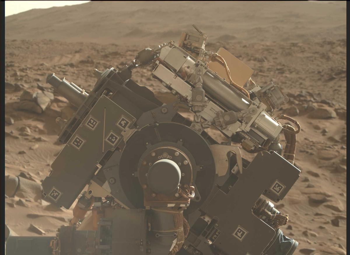 This image was taken by MCZ_RIGHT onboard NASA's Mars rover Perseverance on Sol 1044