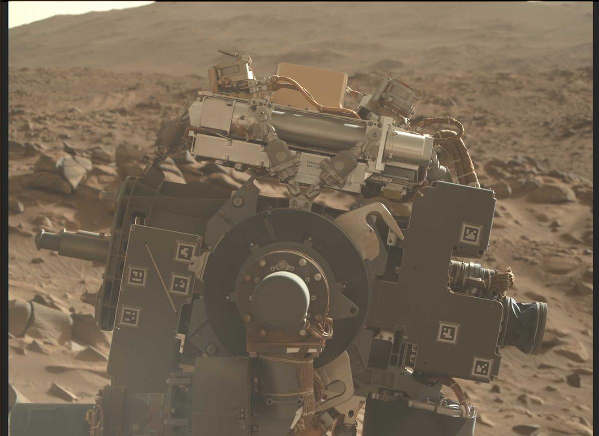 This image was taken by MCZ_RIGHT onboard NASA's Mars rover Perseverance on Sol 1044