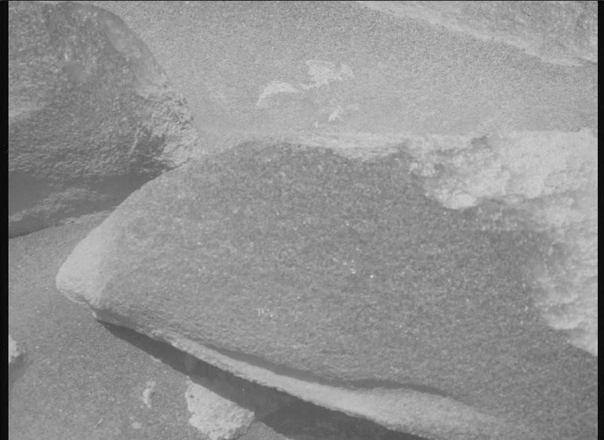 This image was taken by MCZ_RIGHT onboard NASA's Mars rover Perseverance on Sol 1044