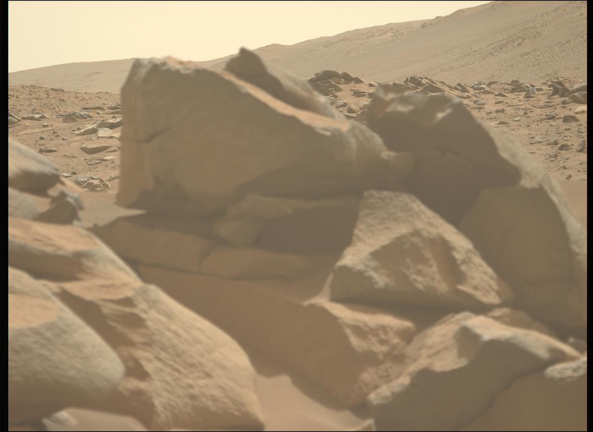 This image was taken by MCZ_LEFT onboard NASA's Mars rover Perseverance on Sol 1045