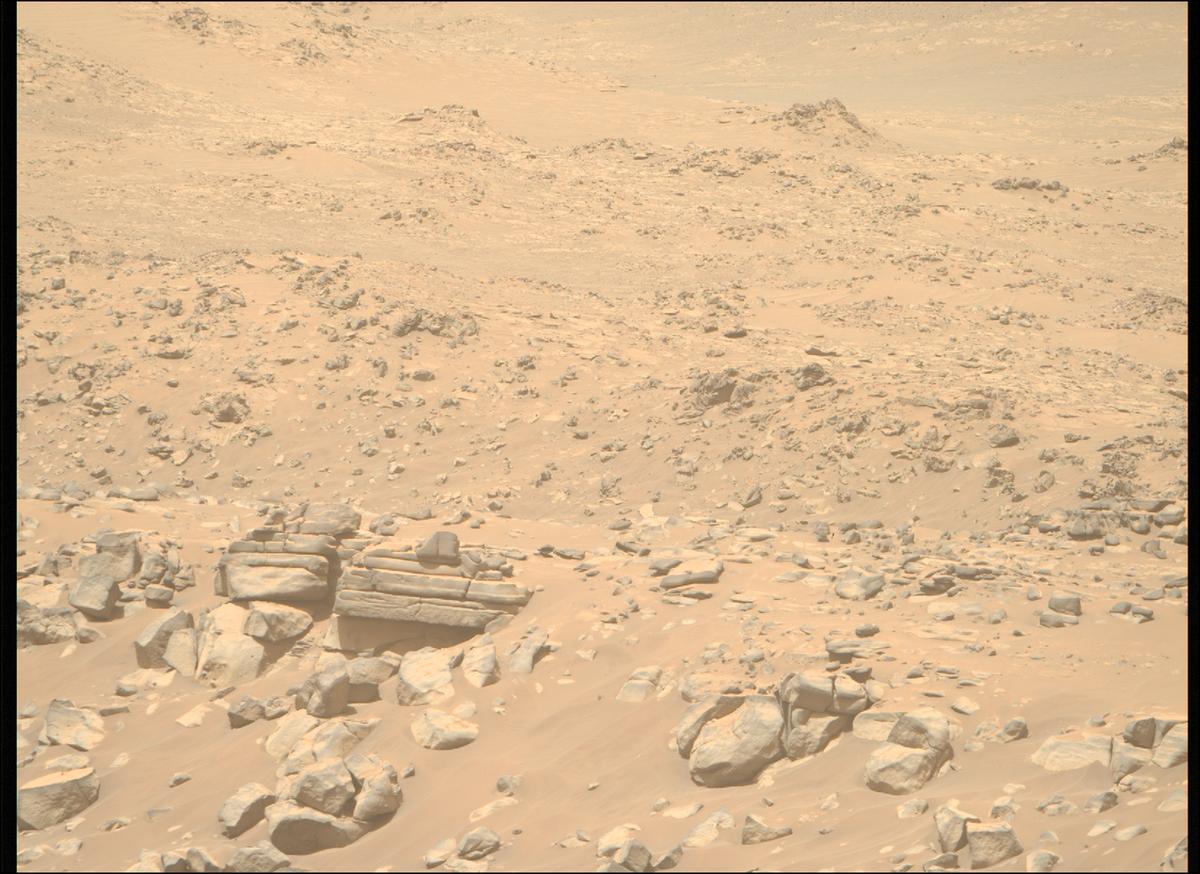 This image was taken by MCZ_RIGHT onboard NASA's Mars rover Perseverance on Sol 1045