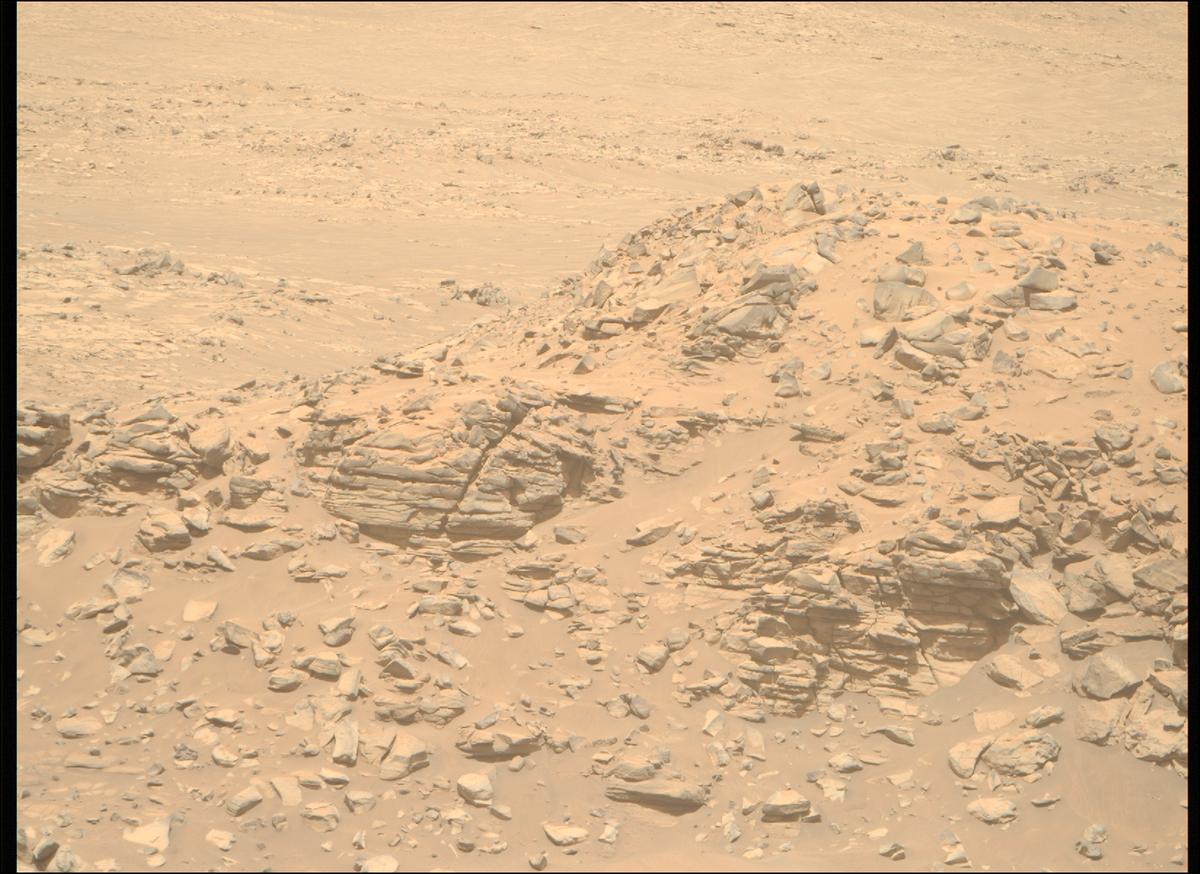 This image was taken by MCZ_RIGHT onboard NASA's Mars rover Perseverance on Sol 1045