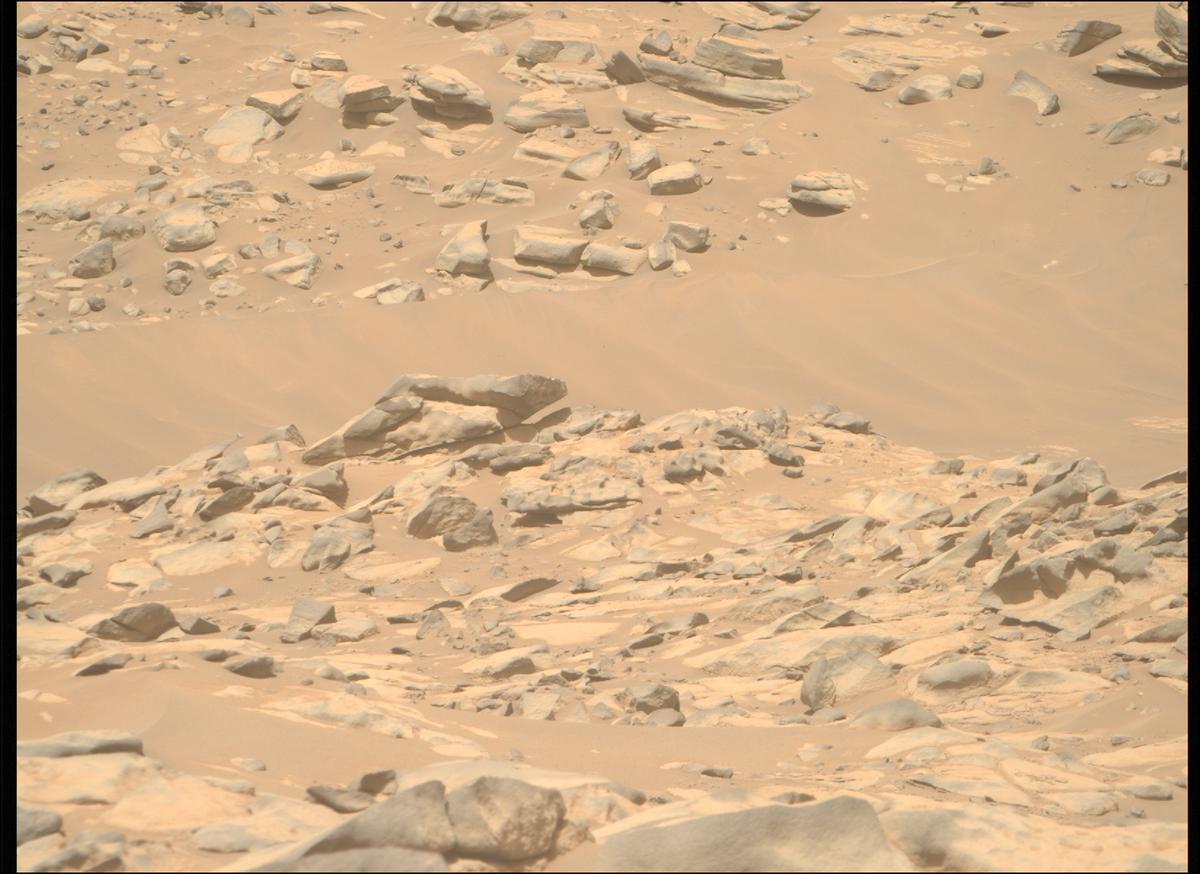 This image was taken by MCZ_RIGHT onboard NASA's Mars rover Perseverance on Sol 1045