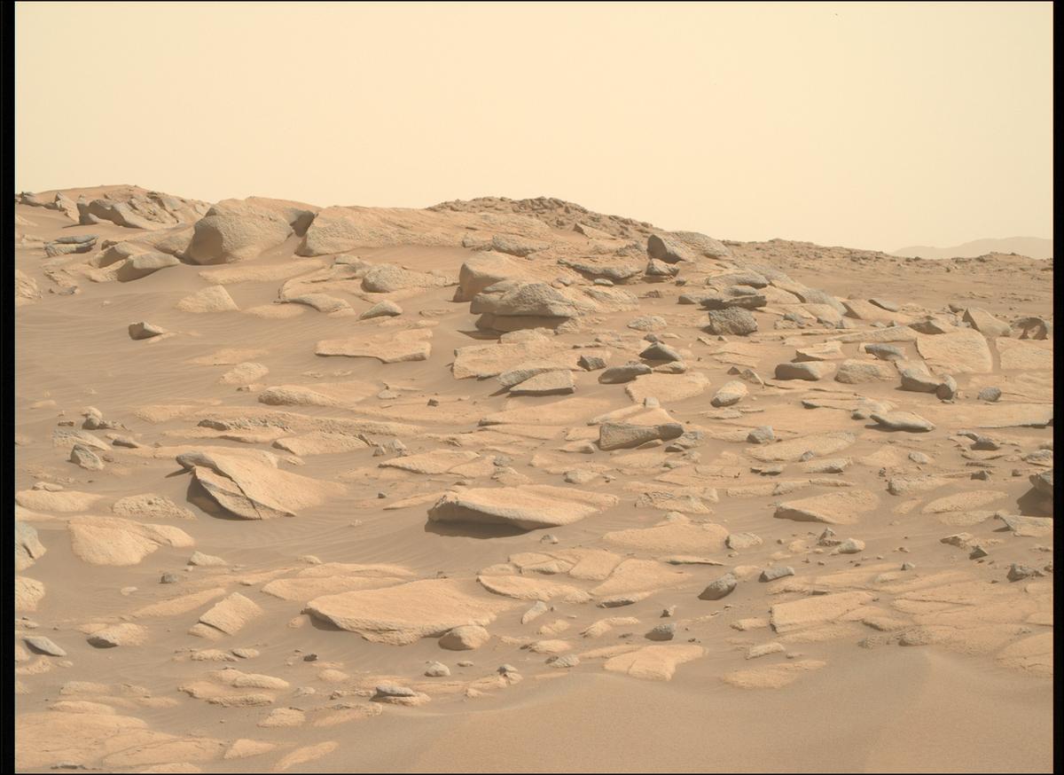 This image was taken by MCZ_RIGHT onboard NASA's Mars rover Perseverance on Sol 1045