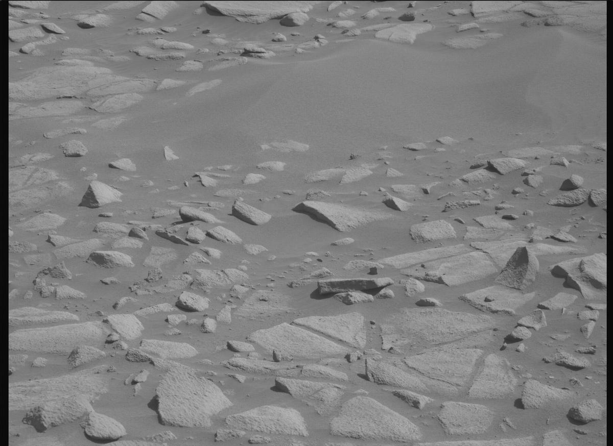 This image was taken by MCZ_RIGHT onboard NASA's Mars rover Perseverance on Sol 1045