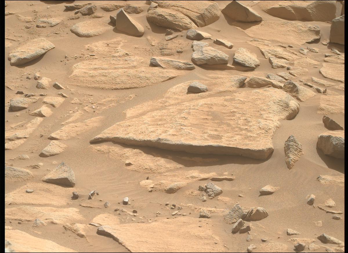 This image was taken by MCZ_RIGHT onboard NASA's Mars rover Perseverance on Sol 1045