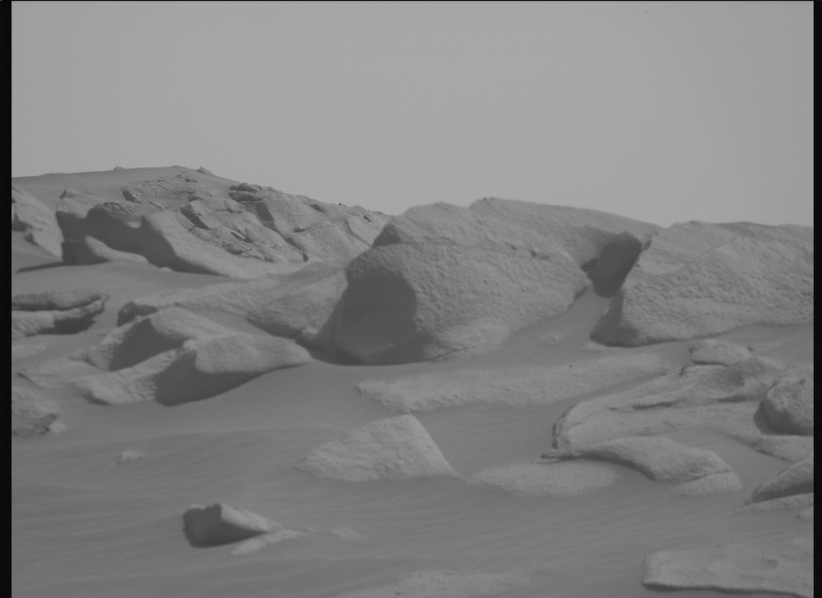 This image was taken by MCZ_RIGHT onboard NASA's Mars rover Perseverance on Sol 1045