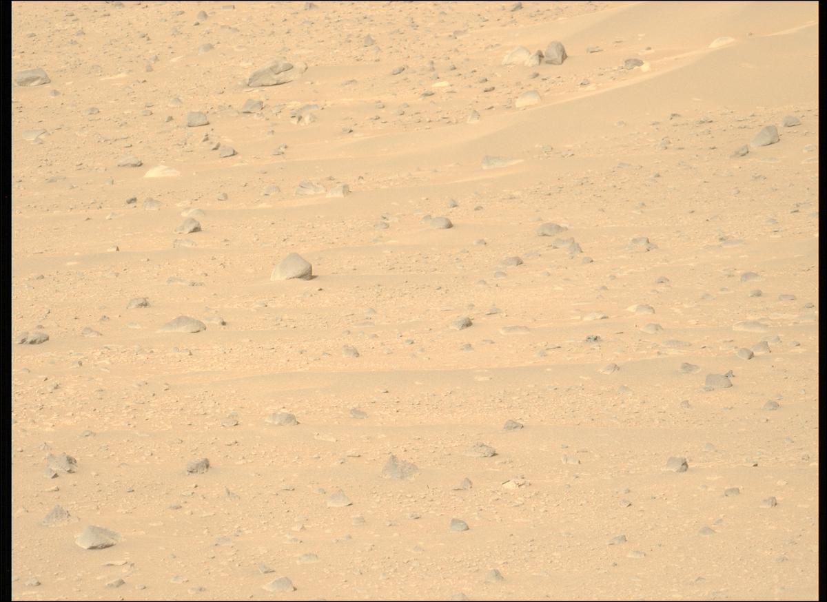 This image was taken by MCZ_LEFT onboard NASA's Mars rover Perseverance on Sol 1047