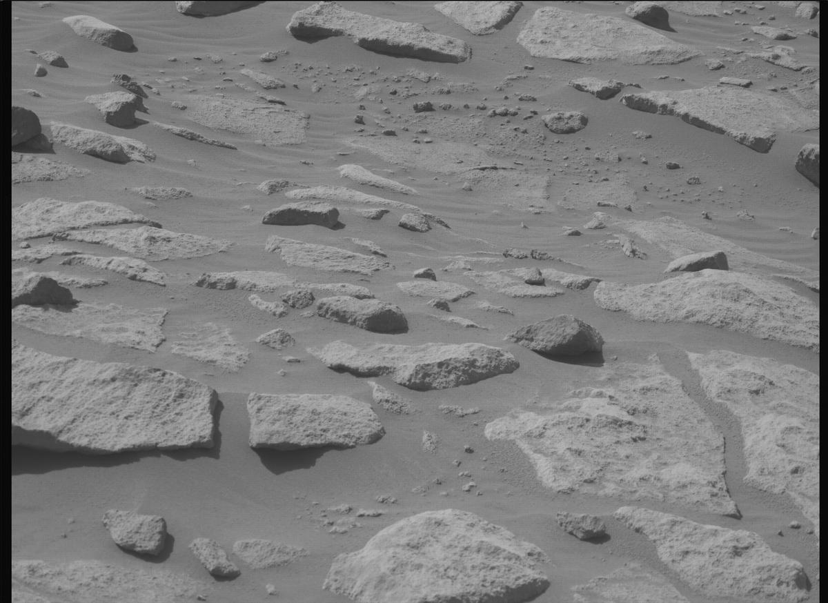 This image was taken by MCZ_LEFT onboard NASA's Mars rover Perseverance on Sol 1048