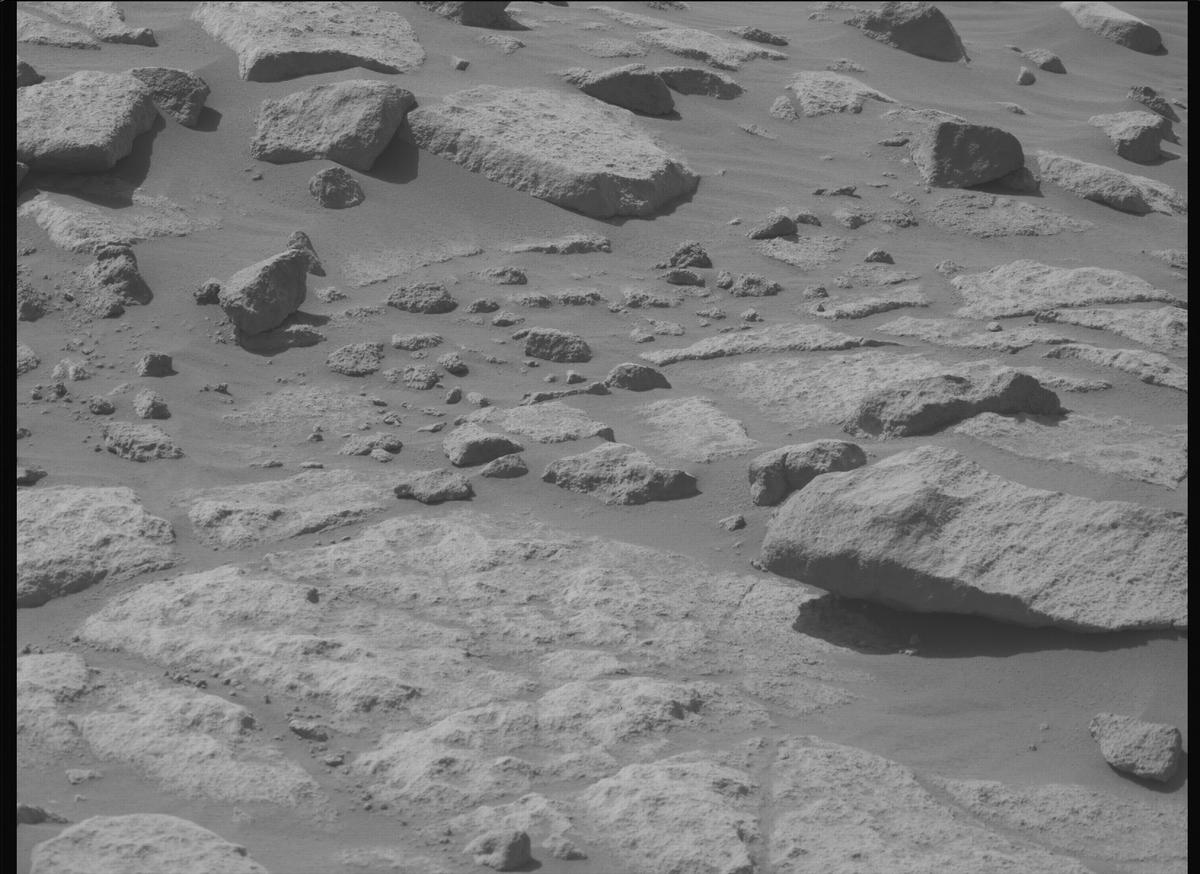 This image was taken by MCZ_LEFT onboard NASA's Mars rover Perseverance on Sol 1048