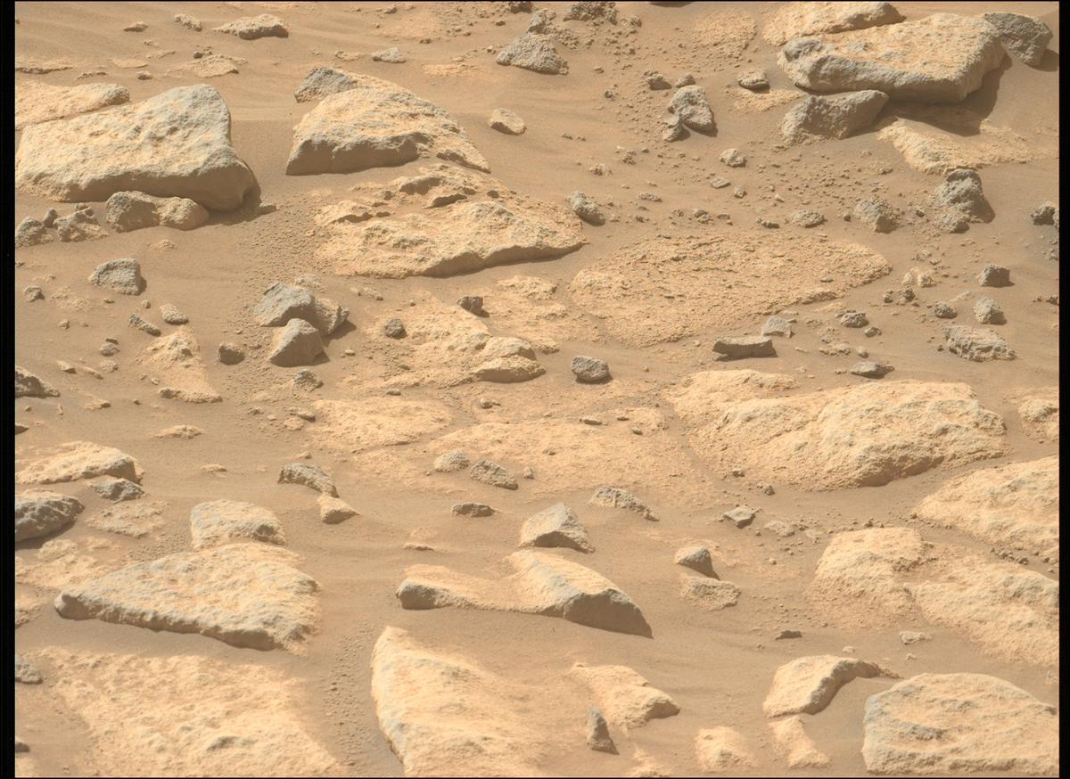 This image was taken by MCZ_LEFT onboard NASA's Mars rover Perseverance on Sol 1048