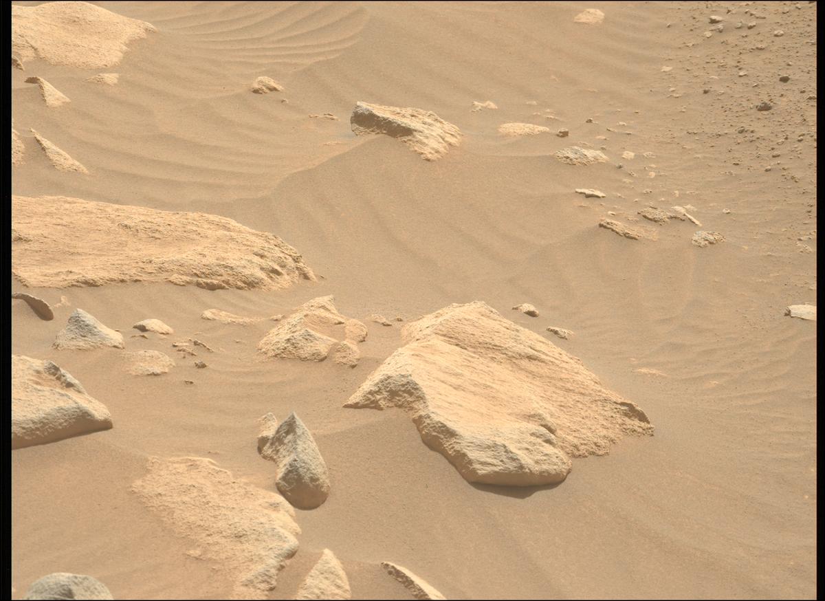 This image was taken by MCZ_LEFT onboard NASA's Mars rover Perseverance on Sol 1048