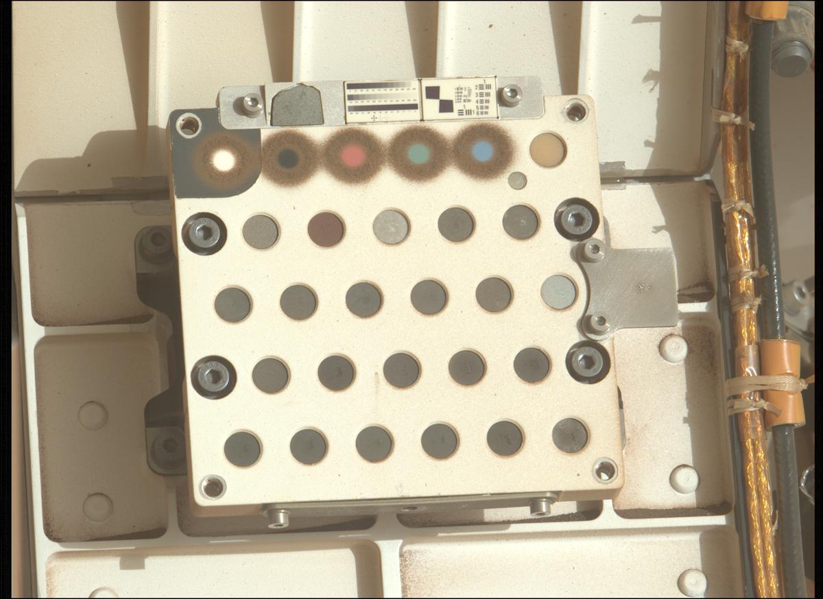 This image was taken by MCZ_LEFT onboard NASA's Mars rover Perseverance on Sol 1048