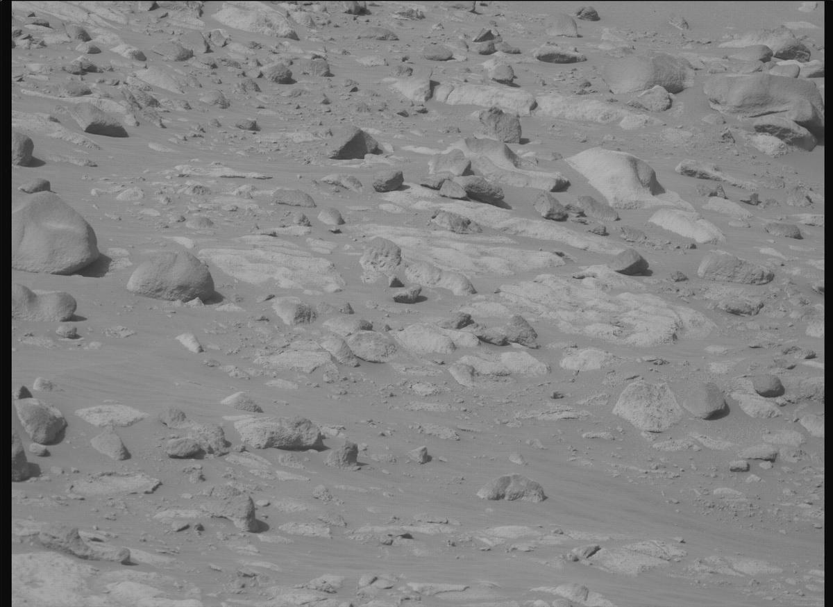 This image was taken by MCZ_RIGHT onboard NASA's Mars rover Perseverance on Sol 1048