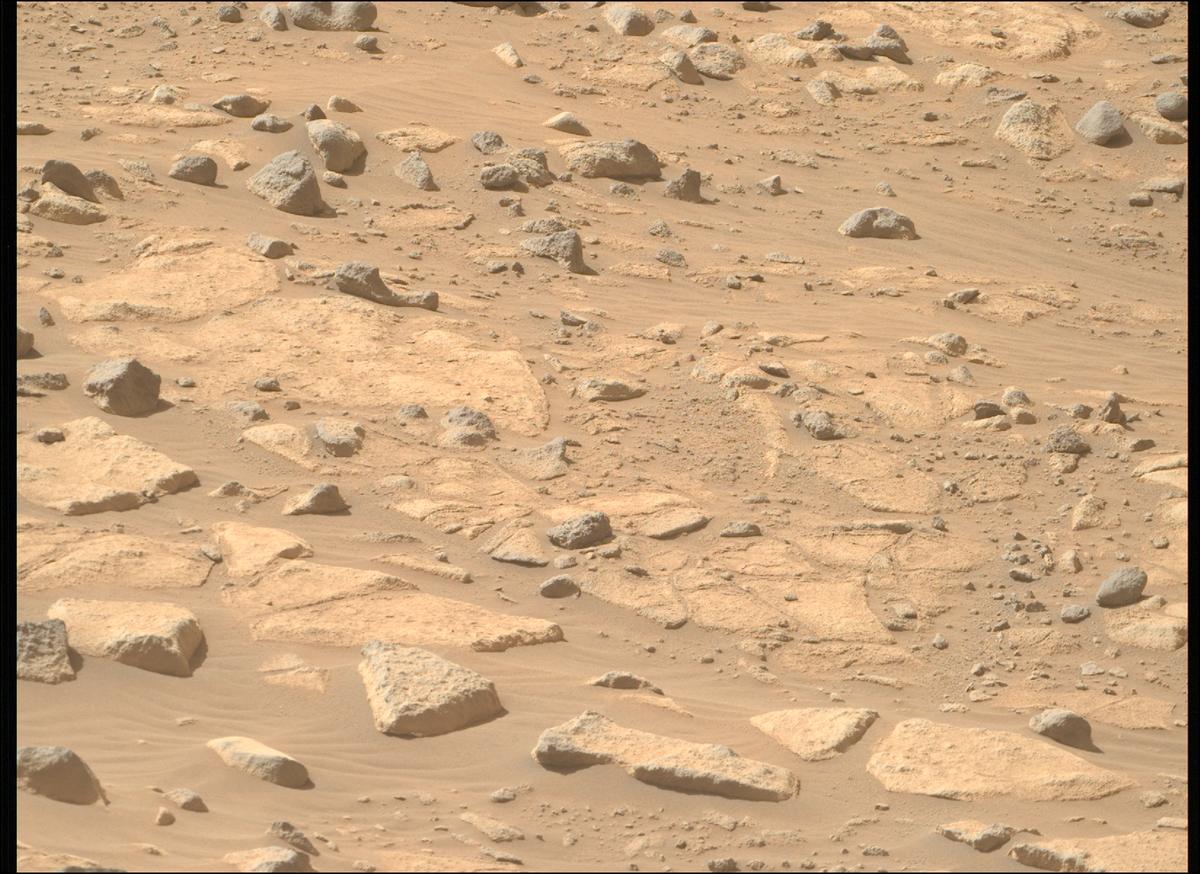 This image was taken by MCZ_RIGHT onboard NASA's Mars rover Perseverance on Sol 1048