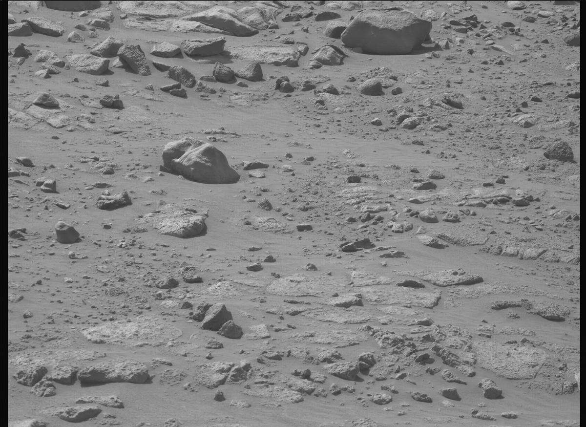 This image was taken by MCZ_RIGHT onboard NASA's Mars rover Perseverance on Sol 1048