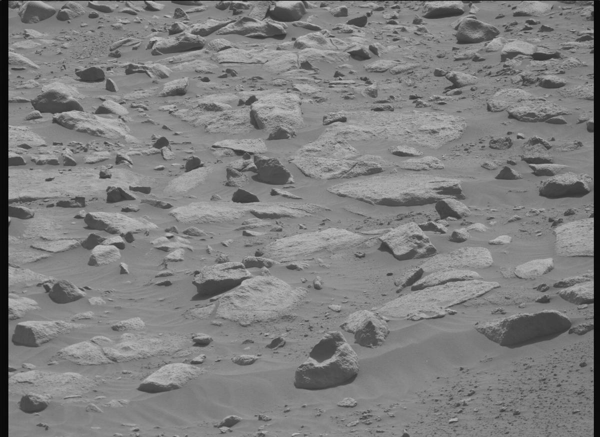 This image was taken by MCZ_RIGHT onboard NASA's Mars rover Perseverance on Sol 1048