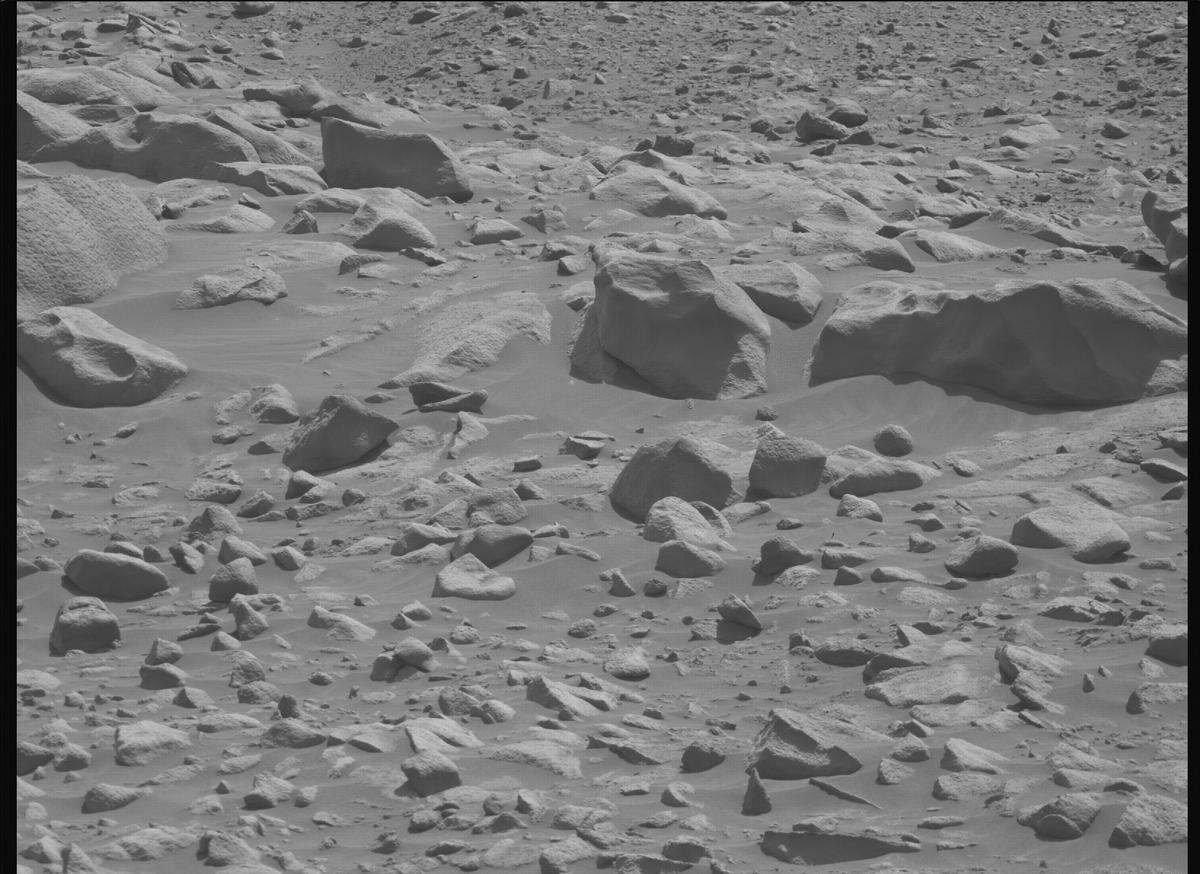 This image was taken by MCZ_RIGHT onboard NASA's Mars rover Perseverance on Sol 1048