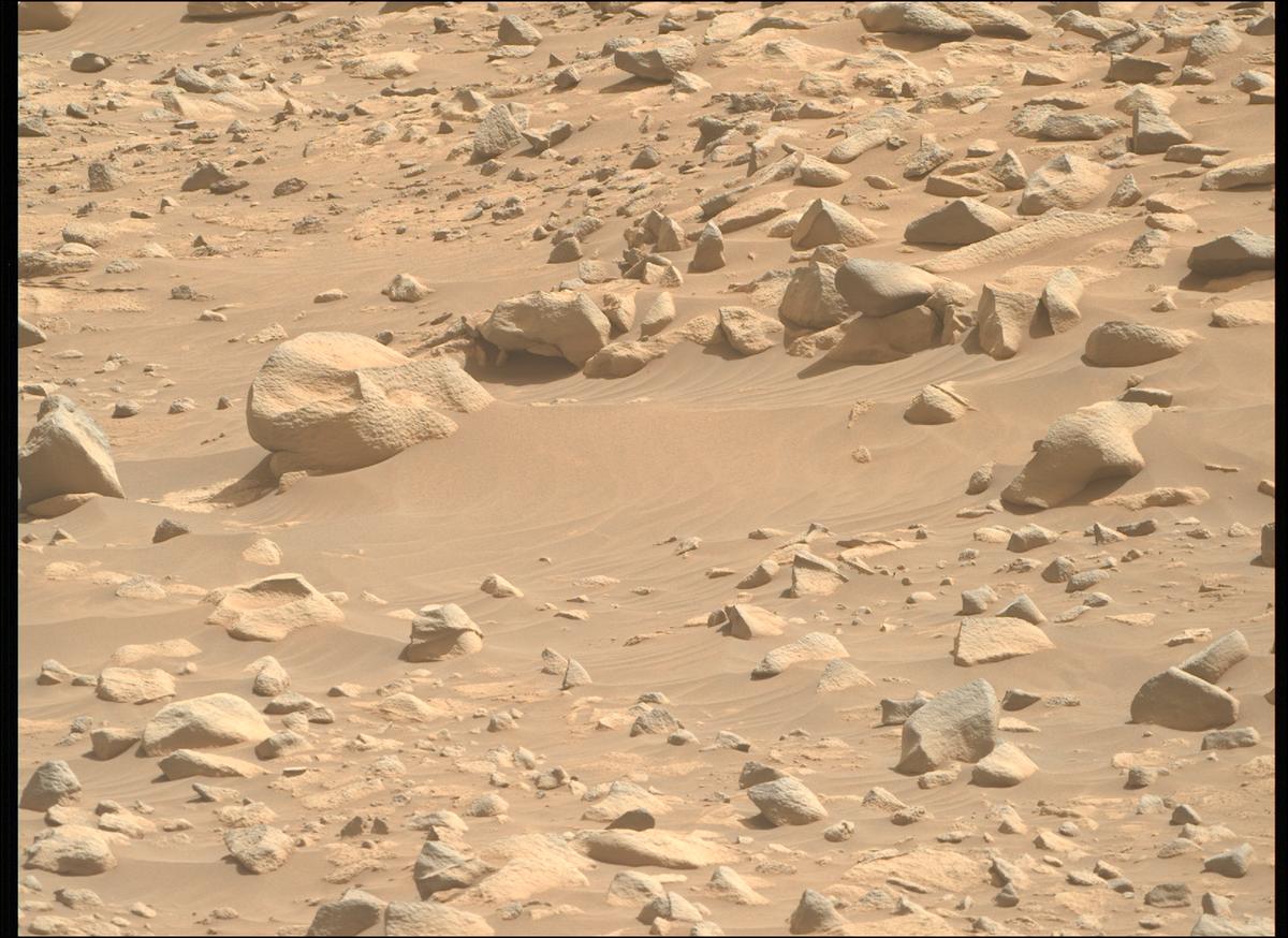 This image was taken by MCZ_RIGHT onboard NASA's Mars rover Perseverance on Sol 1048