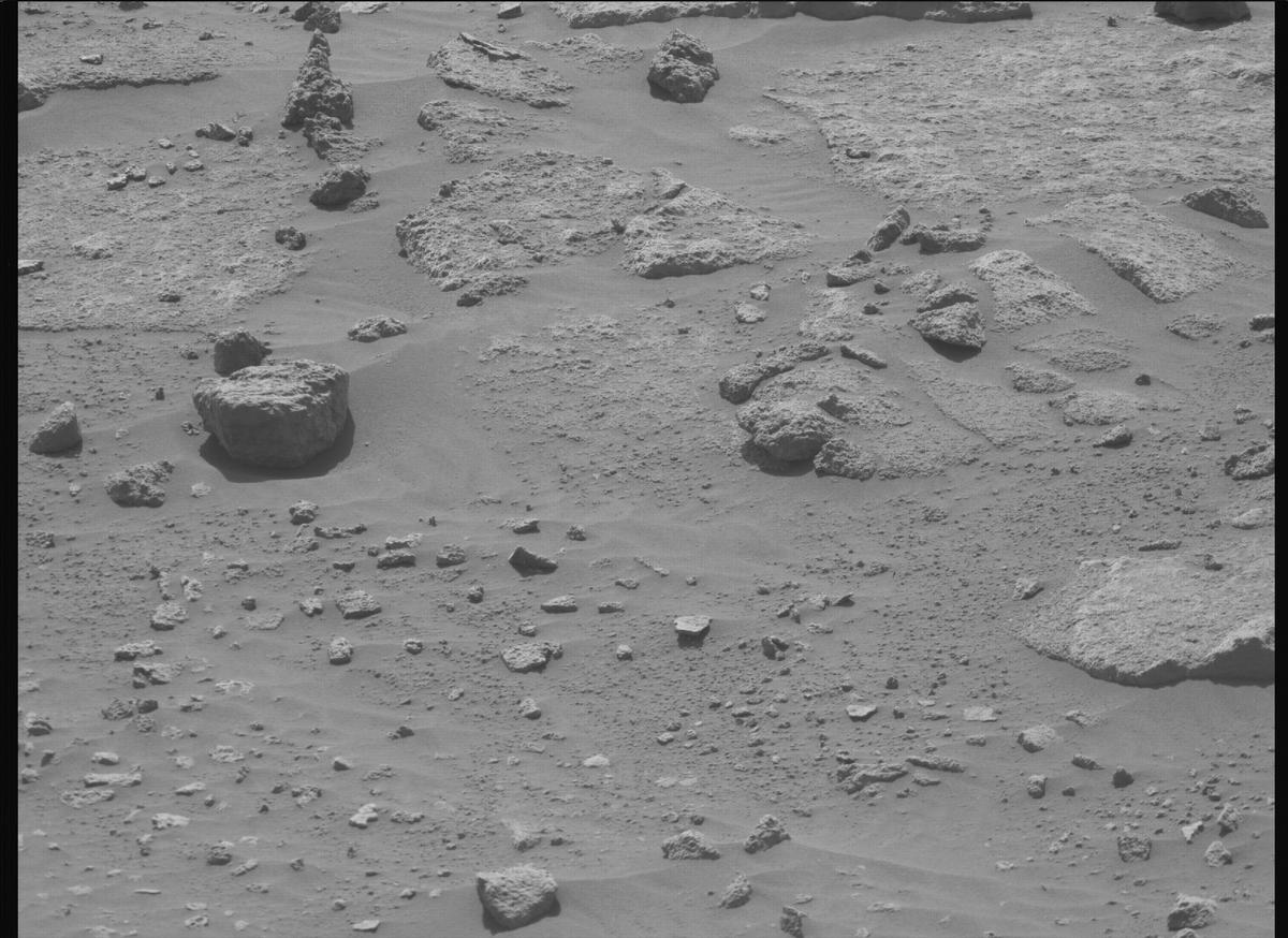 This image was taken by MCZ_RIGHT onboard NASA's Mars rover Perseverance on Sol 1048