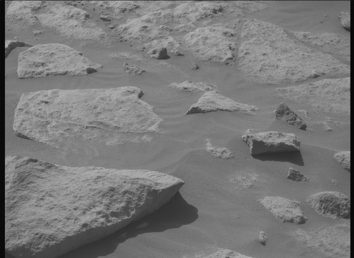 This image was taken by MCZ_RIGHT onboard NASA's Mars rover Perseverance on Sol 1048
