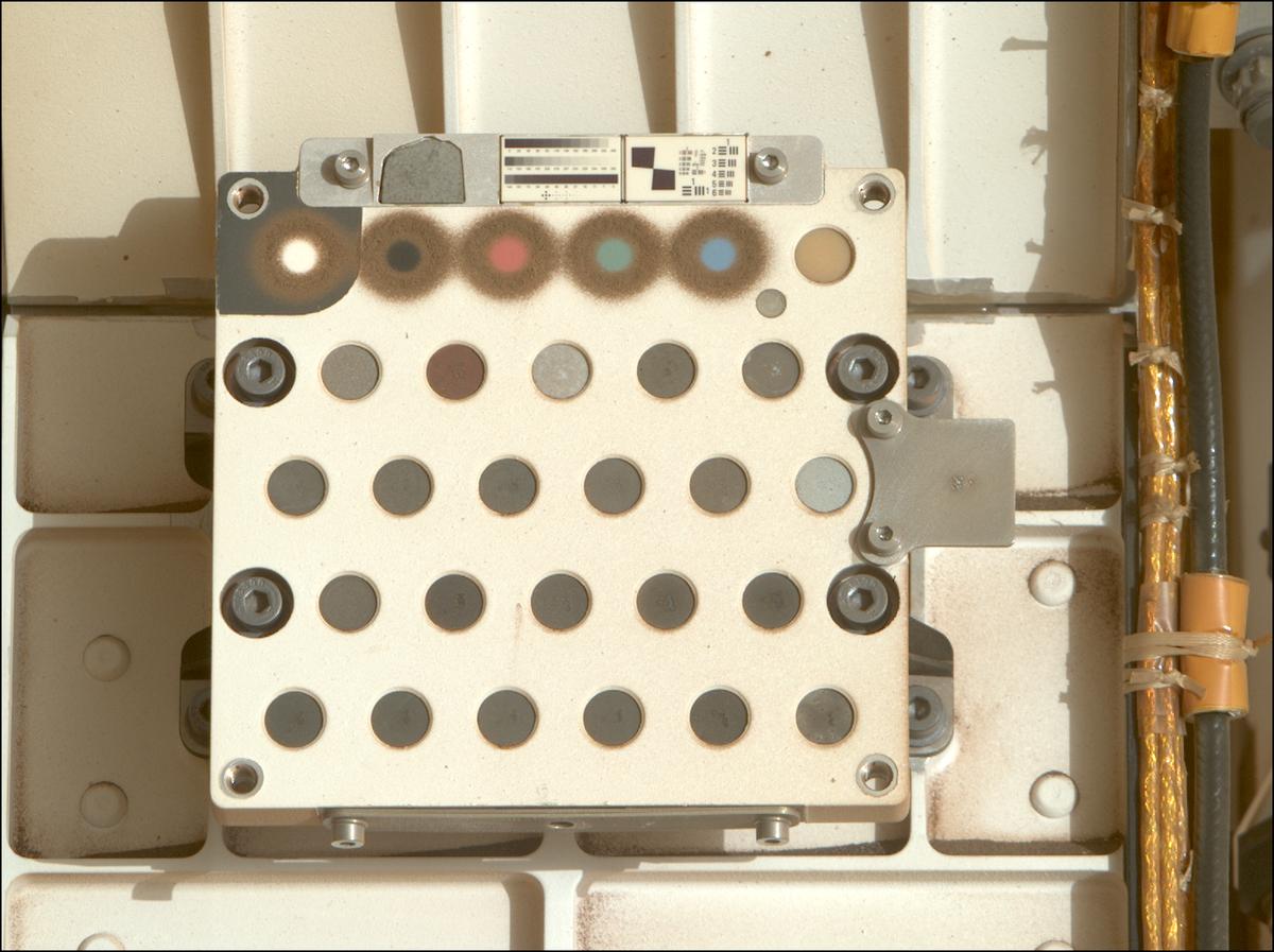 This image was taken by MCZ_RIGHT onboard NASA's Mars rover Perseverance on Sol 1048