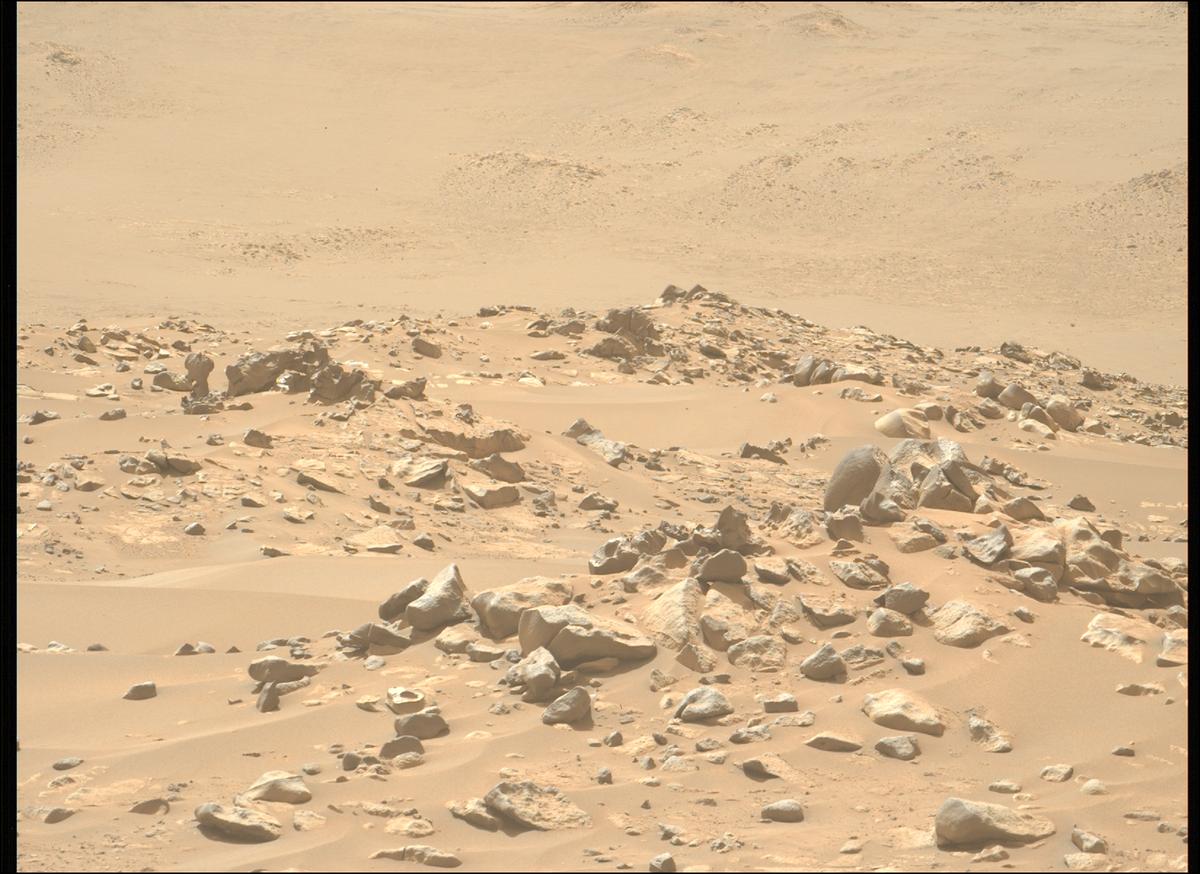 This image was taken by MCZ_LEFT onboard NASA's Mars rover Perseverance on Sol 1049