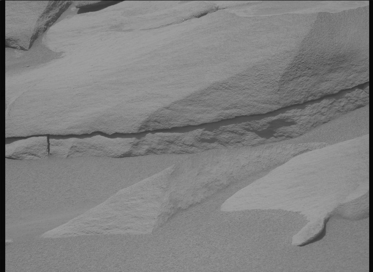 This image was taken by MCZ_LEFT onboard NASA's Mars rover Perseverance on Sol 1051