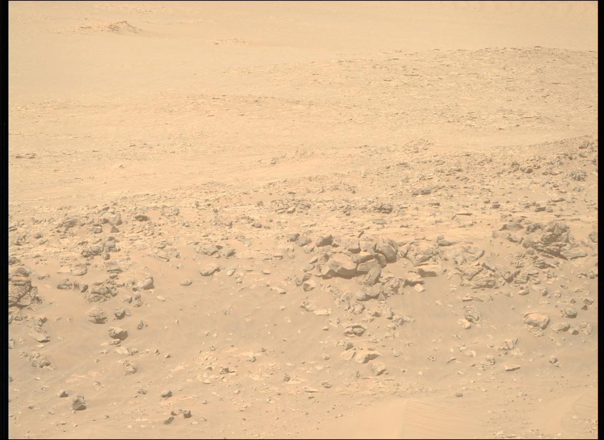 This image was taken by MCZ_RIGHT onboard NASA's Mars rover Perseverance on Sol 1051