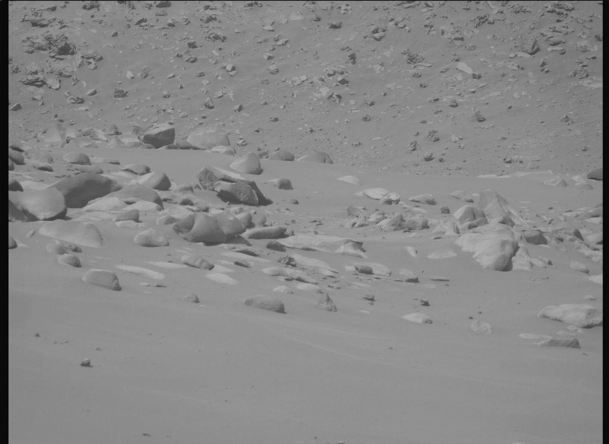 This image was taken by MCZ_RIGHT onboard NASA's Mars rover Perseverance on Sol 1051