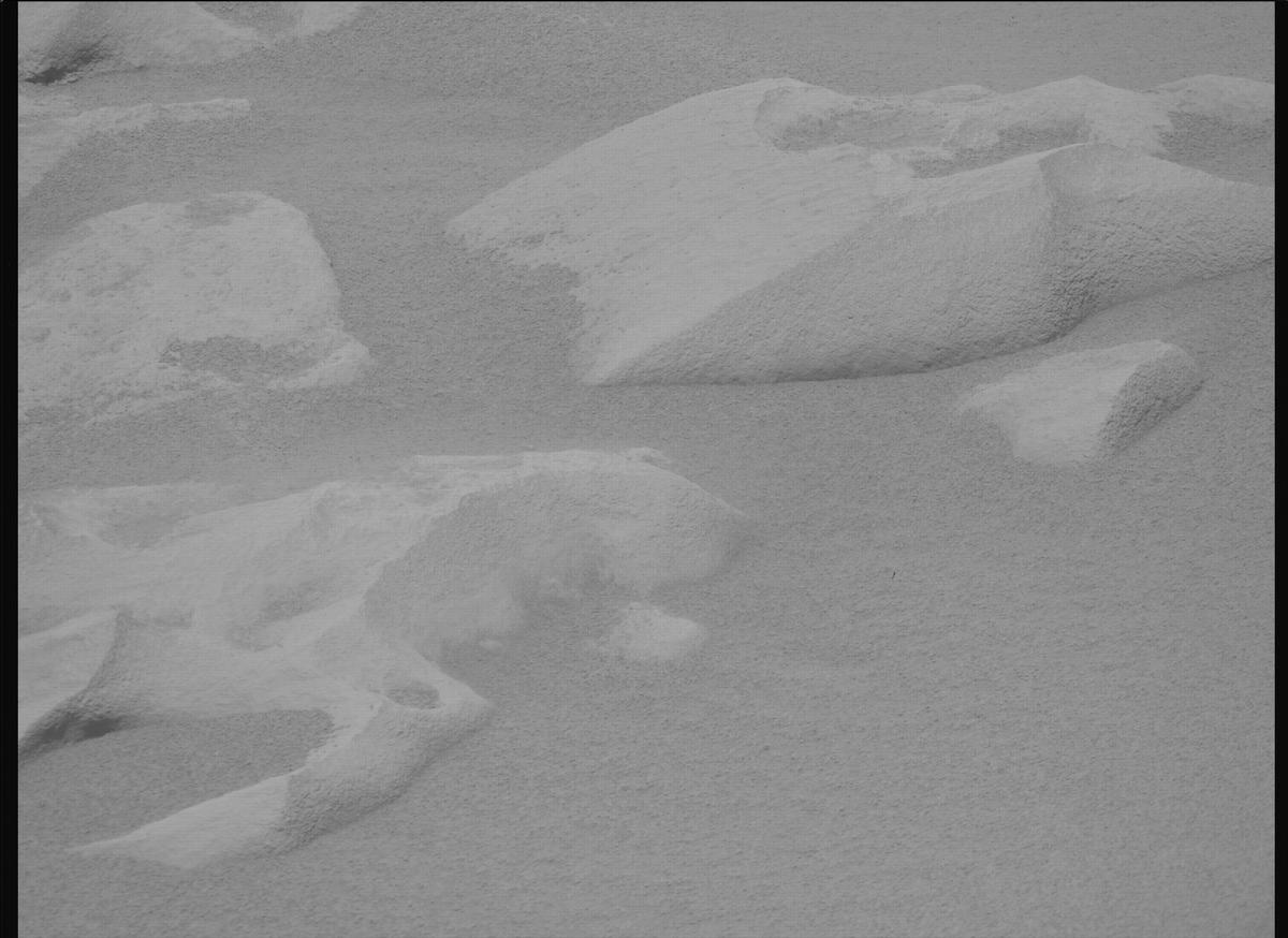 This image was taken by MCZ_RIGHT onboard NASA's Mars rover Perseverance on Sol 1051