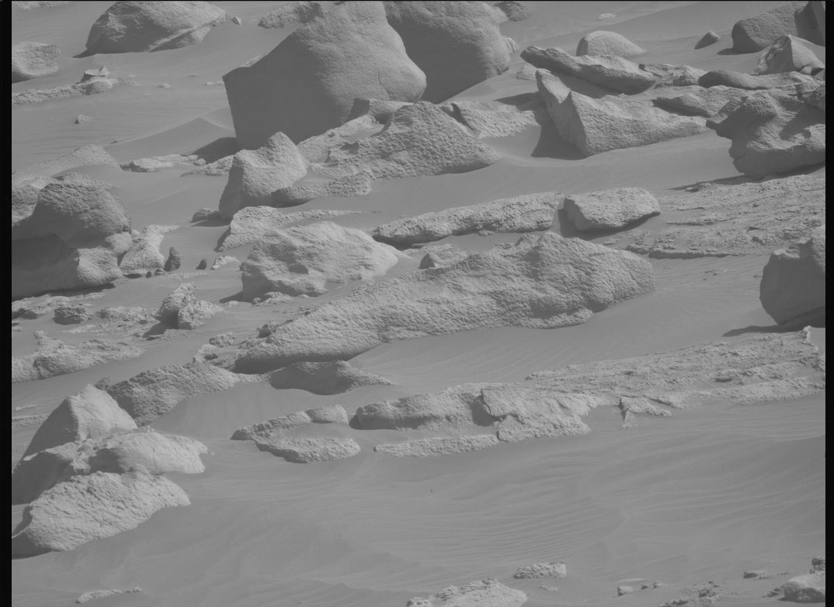 This image was taken by MCZ_LEFT onboard NASA's Mars rover Perseverance on Sol 1054
