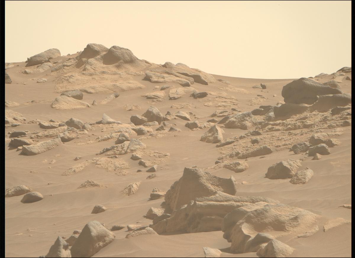 This image was taken by MCZ_RIGHT onboard NASA's Mars rover Perseverance on Sol 1054