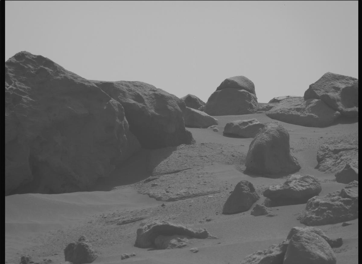 This image was taken by MCZ_RIGHT onboard NASA's Mars rover Perseverance on Sol 1054