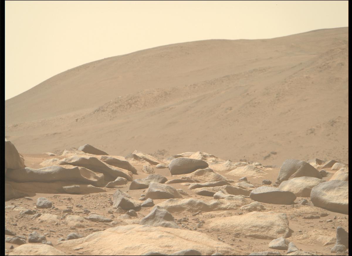 This image was taken by MCZ_RIGHT onboard NASA's Mars rover Perseverance on Sol 1054