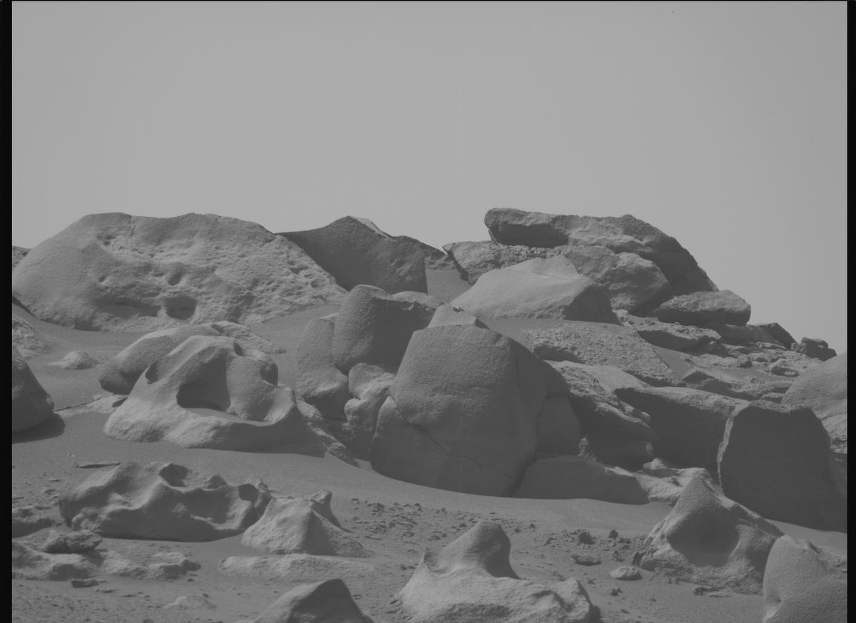 This image was taken by MCZ_RIGHT onboard NASA's Mars rover Perseverance on Sol 1054