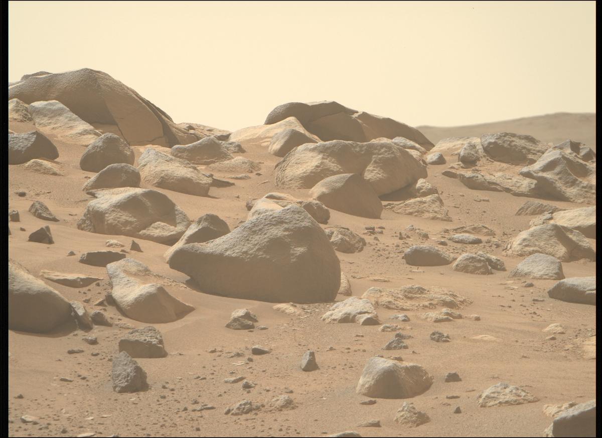 This image was taken by MCZ_RIGHT onboard NASA's Mars rover Perseverance on Sol 1054