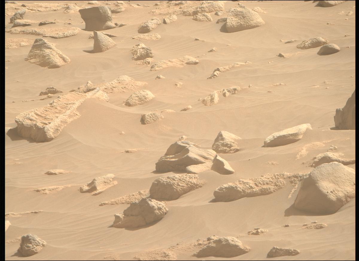 This image was taken by MCZ_RIGHT onboard NASA's Mars rover Perseverance on Sol 1054