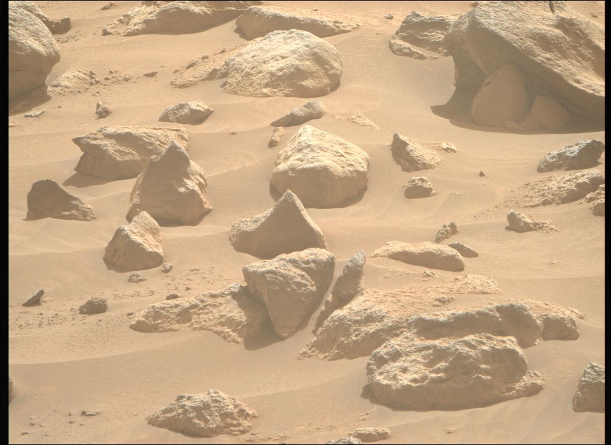 This image was taken by MCZ_RIGHT onboard NASA's Mars rover Perseverance on Sol 1054
