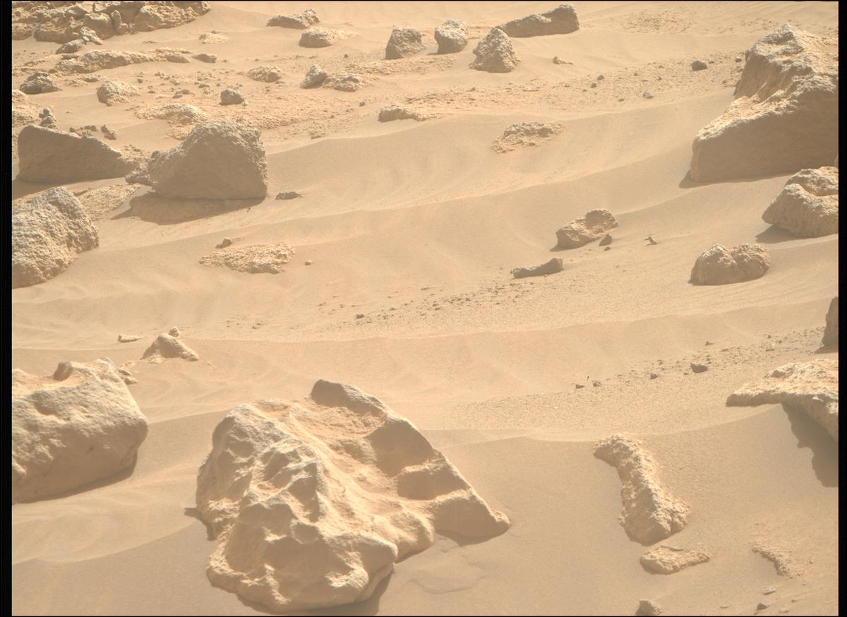 This image was taken by MCZ_RIGHT onboard NASA's Mars rover Perseverance on Sol 1054