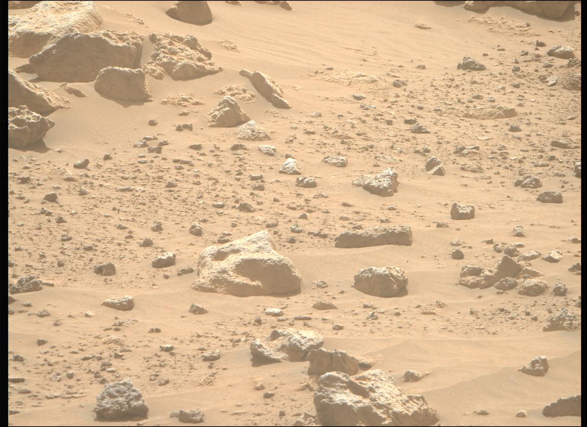 This image was taken by MCZ_RIGHT onboard NASA's Mars rover Perseverance on Sol 1054