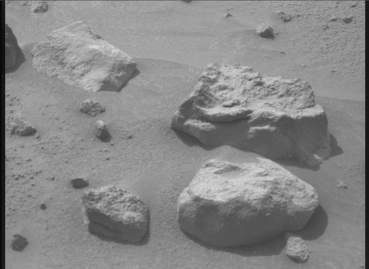 This image was taken by MCZ_RIGHT onboard NASA's Mars rover Perseverance on Sol 1054