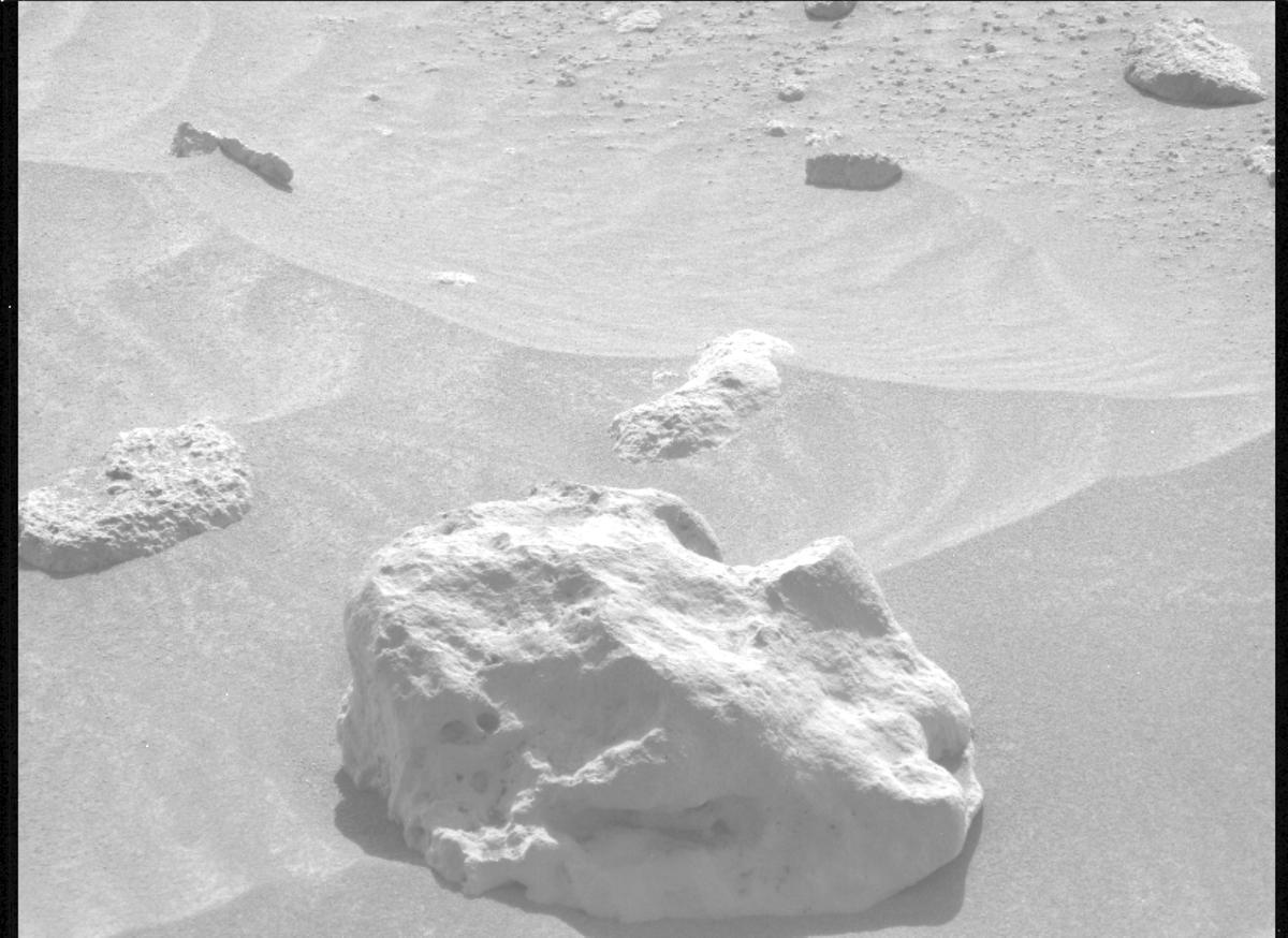 This image was taken by MCZ_LEFT onboard NASA's Mars rover Perseverance on Sol 1055