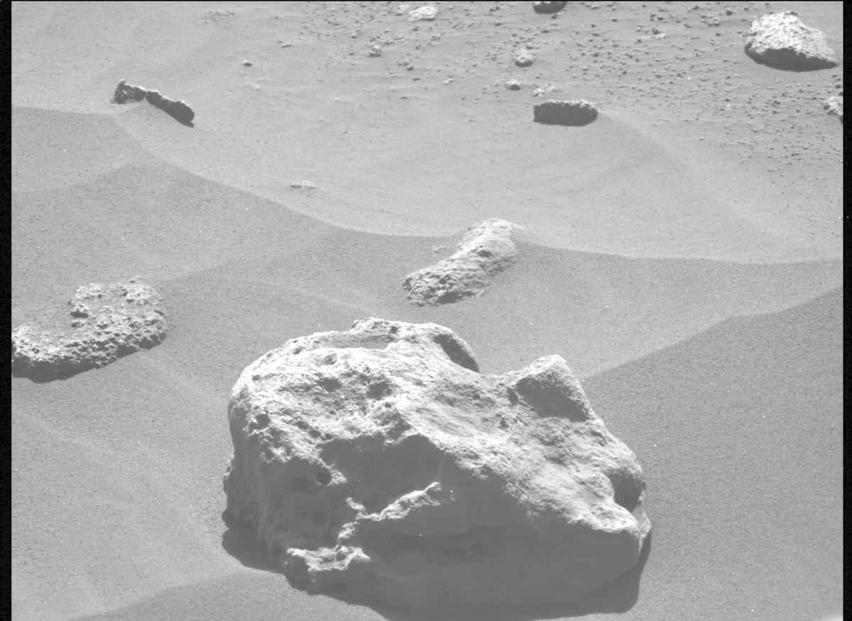 This image was taken by MCZ_LEFT onboard NASA's Mars rover Perseverance on Sol 1055
