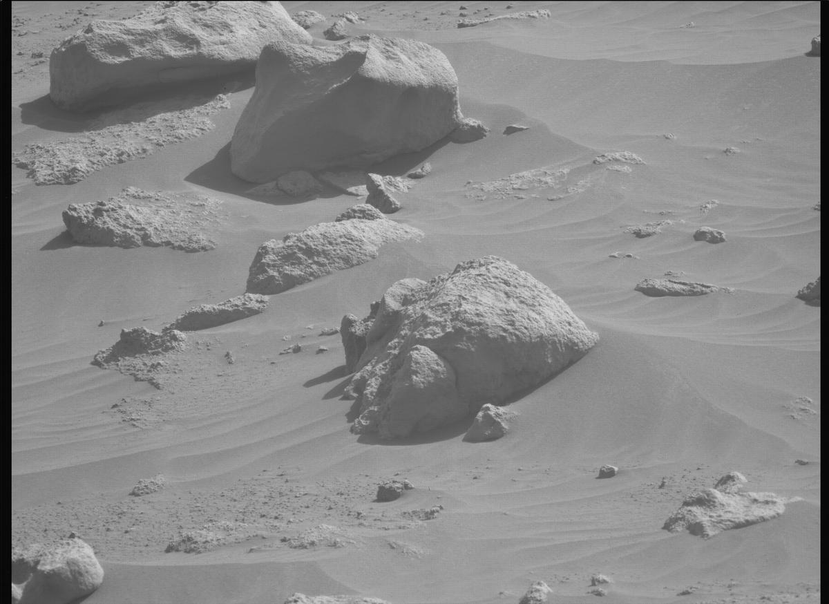 This image was taken by MCZ_LEFT onboard NASA's Mars rover Perseverance on Sol 1058