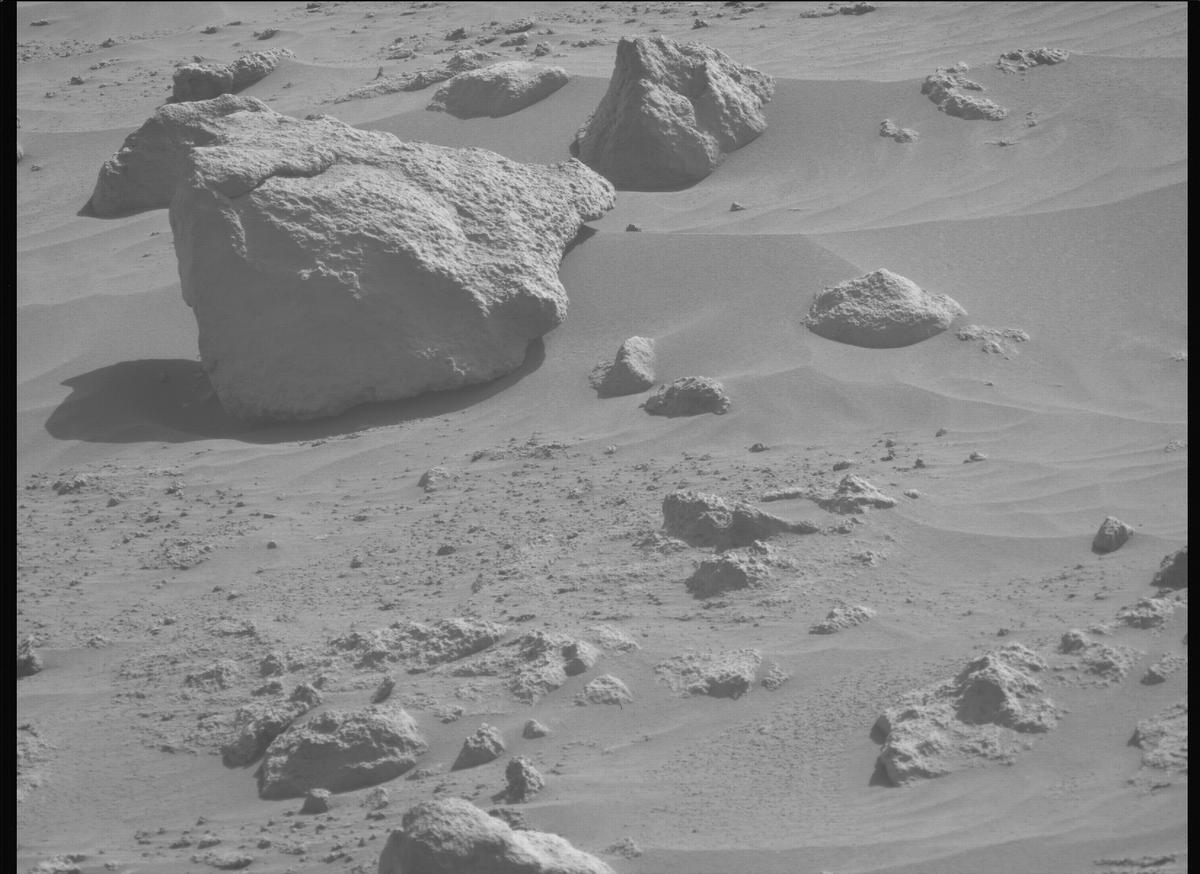 This image was taken by MCZ_LEFT onboard NASA's Mars rover Perseverance on Sol 1058