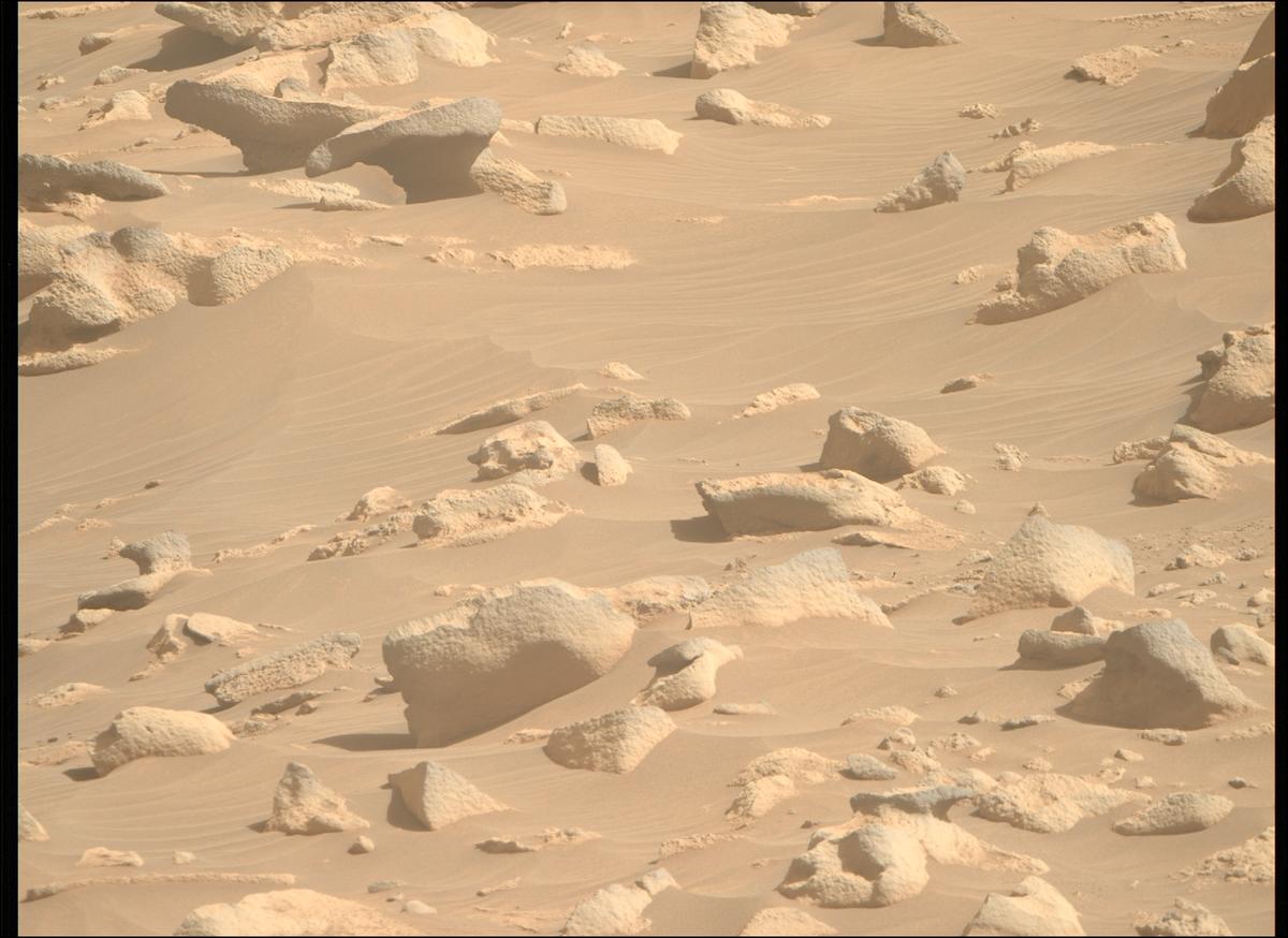 This image was taken by MCZ_RIGHT onboard NASA's Mars rover Perseverance on Sol 1058
