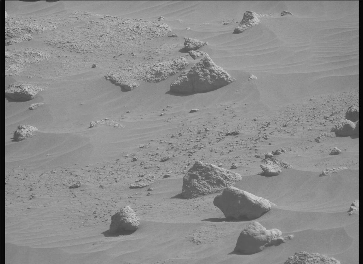 This image was taken by MCZ_RIGHT onboard NASA's Mars rover Perseverance on Sol 1058
